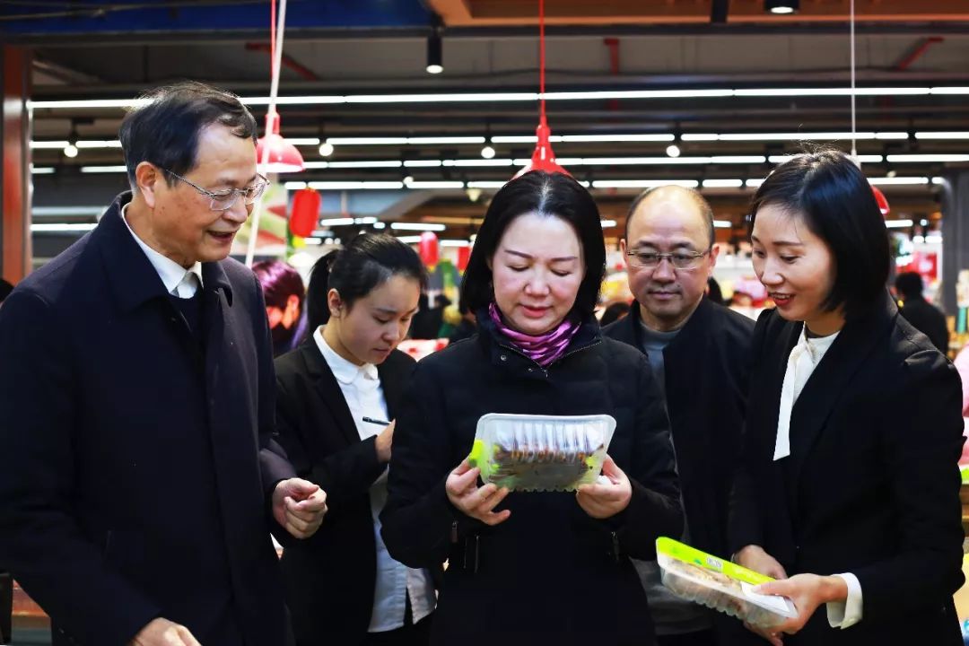 副市长田俊带队视察东方商厦春节食品安全市场供应工作