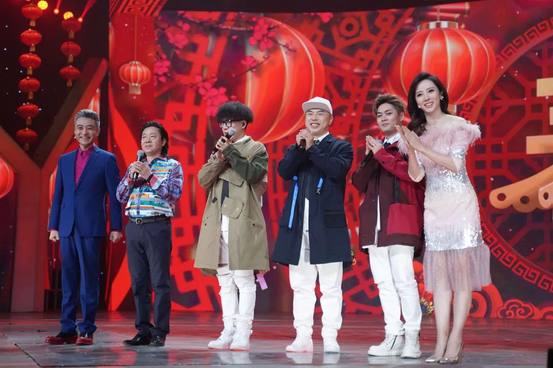 卞留念耿莲凤再唱经典年轻的朋友来相会欢乐中国年