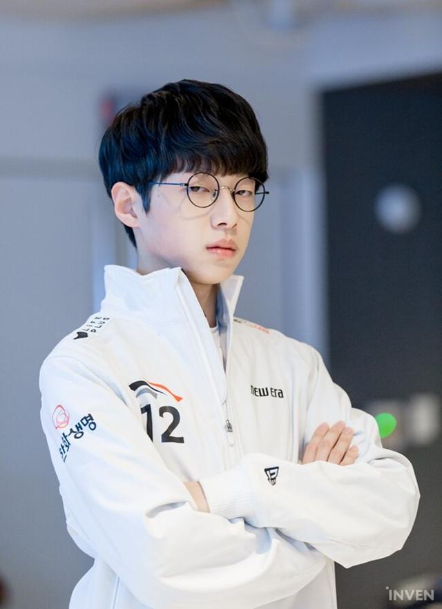 韩国电竞选手zenit新档案照公开,网友惊叹变了一个人