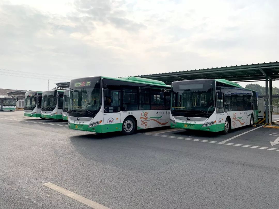 新年新气象佛山粤运公交102路线再换新装
