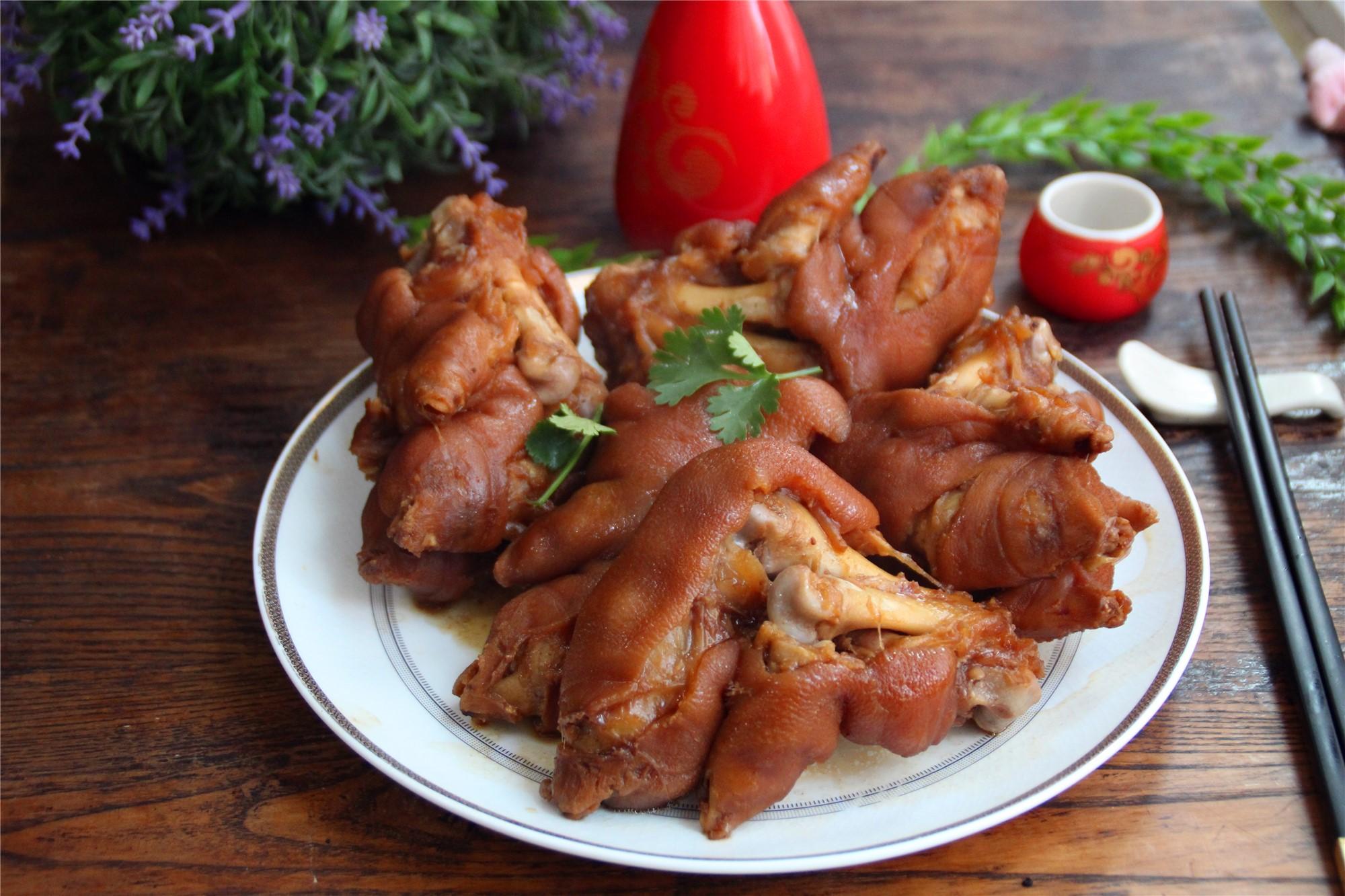 原创4个猪爪花了80块钱,做了一道下酒硬菜,年夜饭做一盘,寓意有财