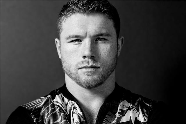 苏尔-阿瓦雷兹(53-1-2,36ko)的推广人奥斯卡-德拉霍亚在接受媒体采访