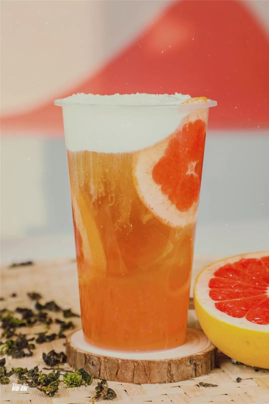 绵密轻甜的奶盖和茶底混合之后芝士奶香与红柚的清新香气交融没有想象