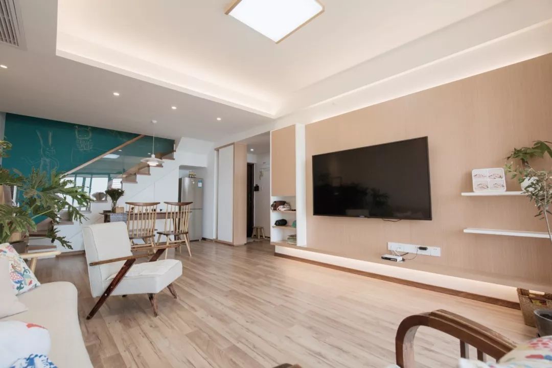 不摆电视柜的电视墙,简洁也实用大方!