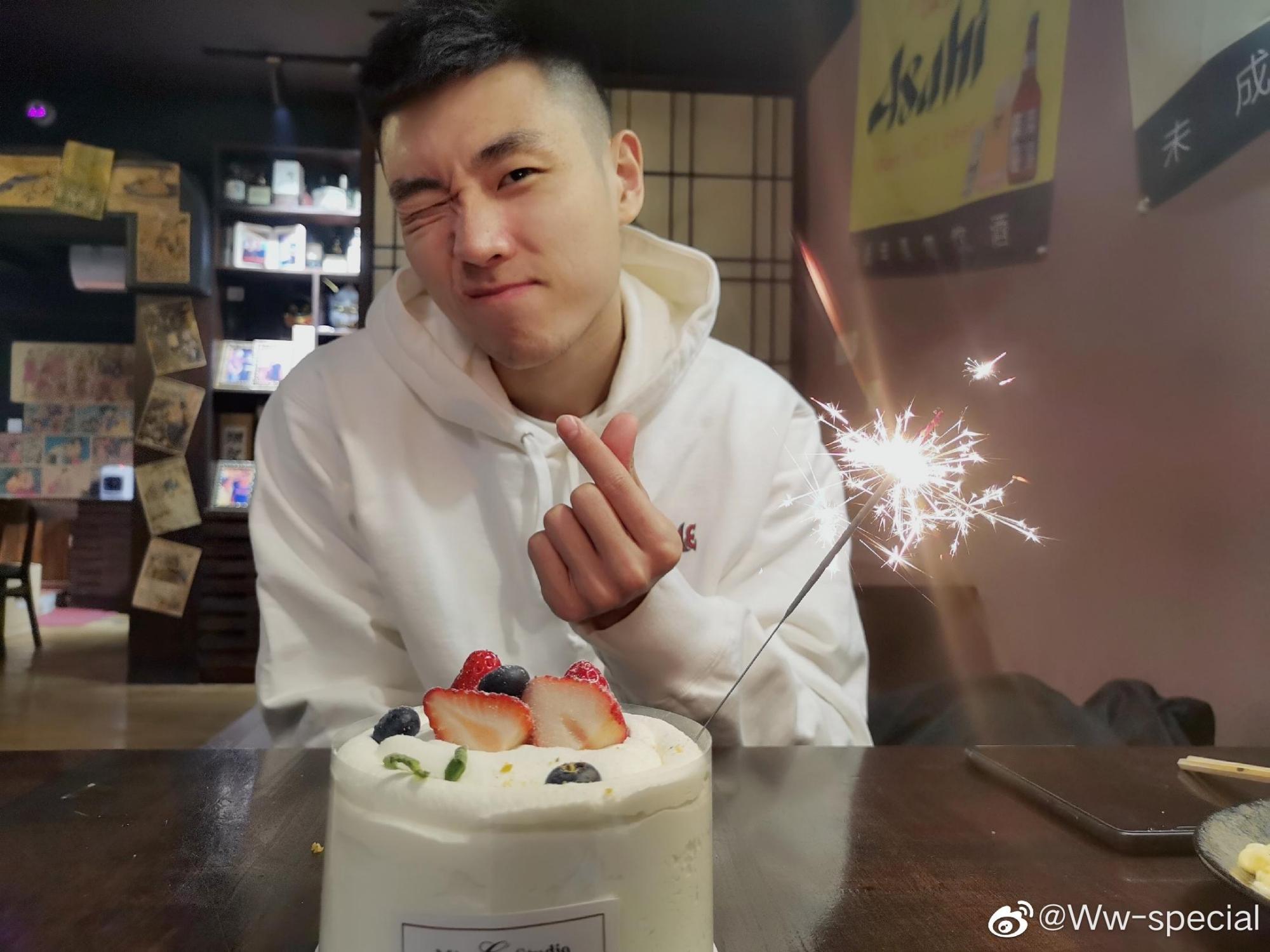 辽篮聚餐给高诗岩庆生,郭艾伦拍蛋糕痛下杀手,韩德君贺天举帮凶