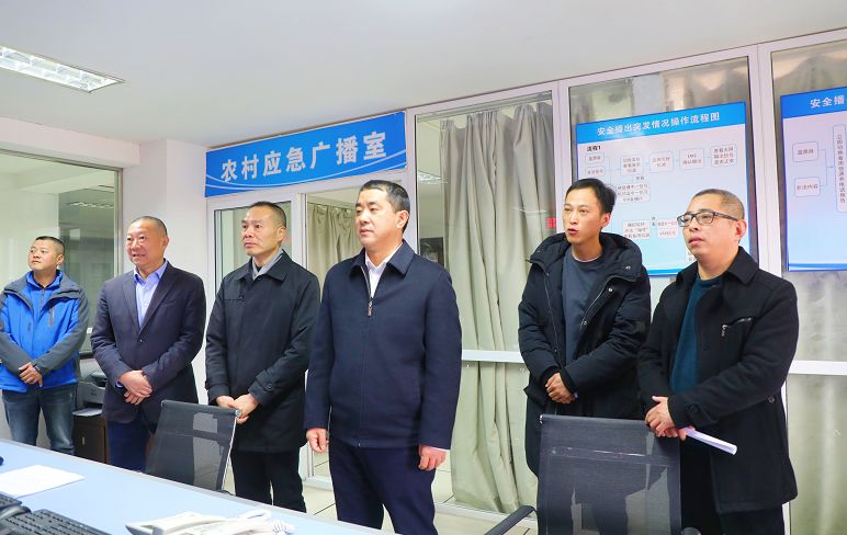 龙泉市委书记王顺发,市人大常委会副主任叶新亚,副市长张长山一行首先