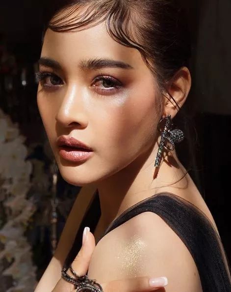 皮肤不白皙也女神!盘点那些肤"黑"貌美的泰国佳人