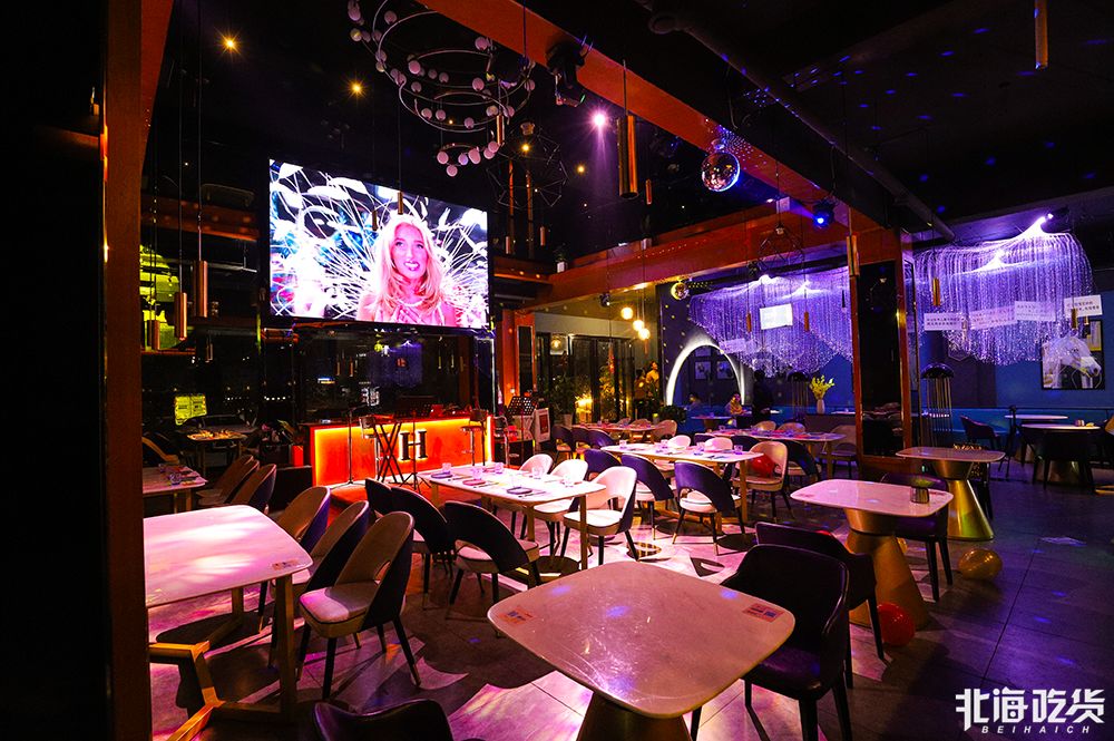 北海新开一家音乐酒馆!3名女生同行,就送红酒,小吃,果盘!