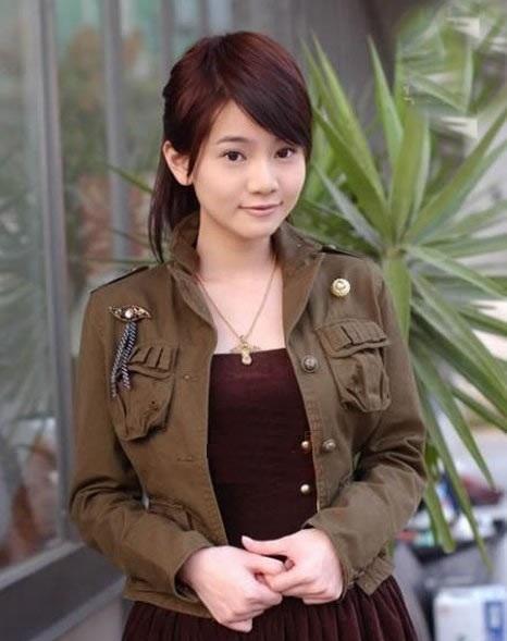 在当年台湾电视剧当红的年代,曾之乔主演了不少经典的偶像剧,在《紫禁