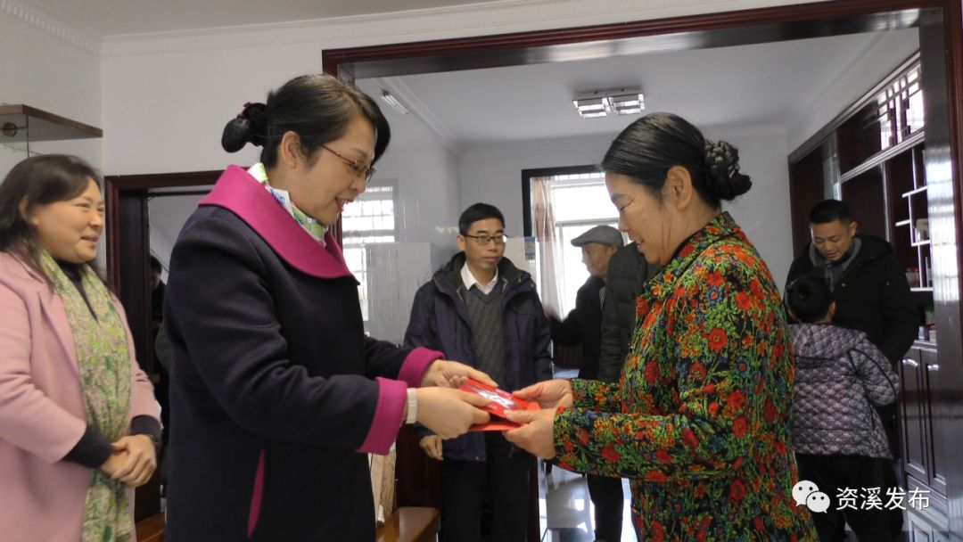 韦萍节前到资溪走访慰问老党员及困难群众
