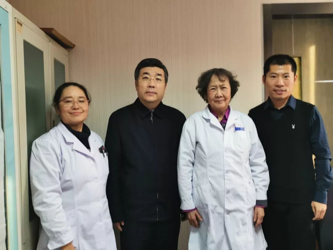徐安龙校长看望大学离退休杨宏弟同志北京中医药大学党委书记谷晓红