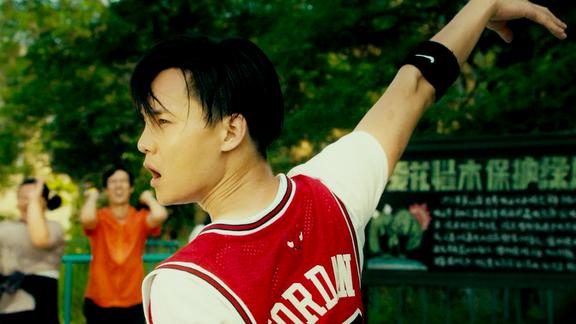 夏洛特烦恼:袁华真是自恋狂,以为自己打球像乔丹,投篮老帅了!