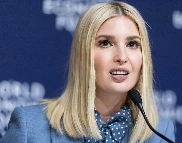 原创伊万卡在瑞士霸气演讲穿一身蓝色好清新夸张假睫毛看着好尬啊