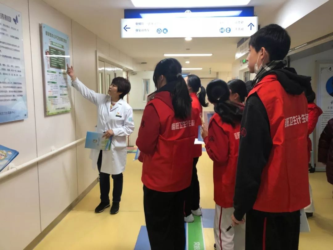 学生志愿者走进医院,传播青春正能量!