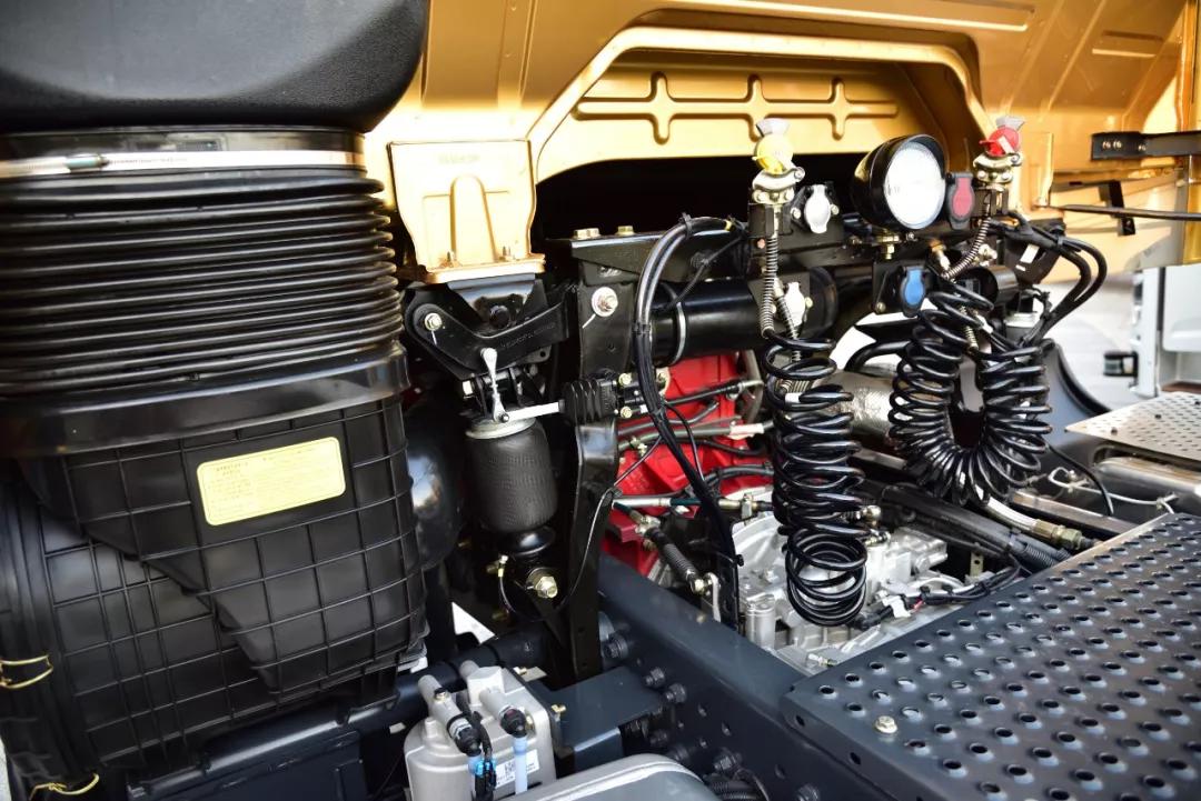 王者归来!上汽红岩国六柴油杰狮c6牵引车来袭