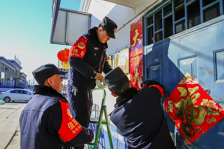 警察执勤图片春节图片
