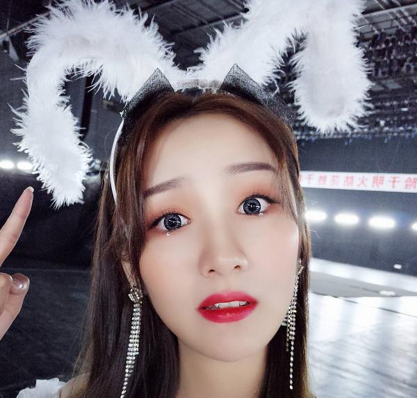 28岁御姐女星在职医院当护士,网友称挣得还多些_陈佳莹