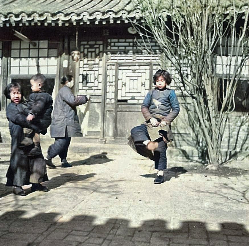 原创老照片民国春节时的孩子们从一张张天真的笑容里感受年的味道