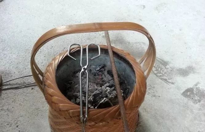 洞口烤火神器现身让全国人民笑出了声