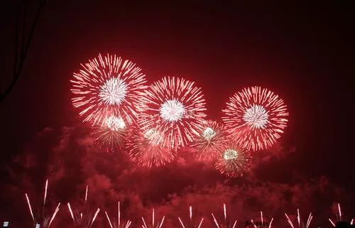 鼠兆丰年爆竹声中一岁除春风送暖入屠苏