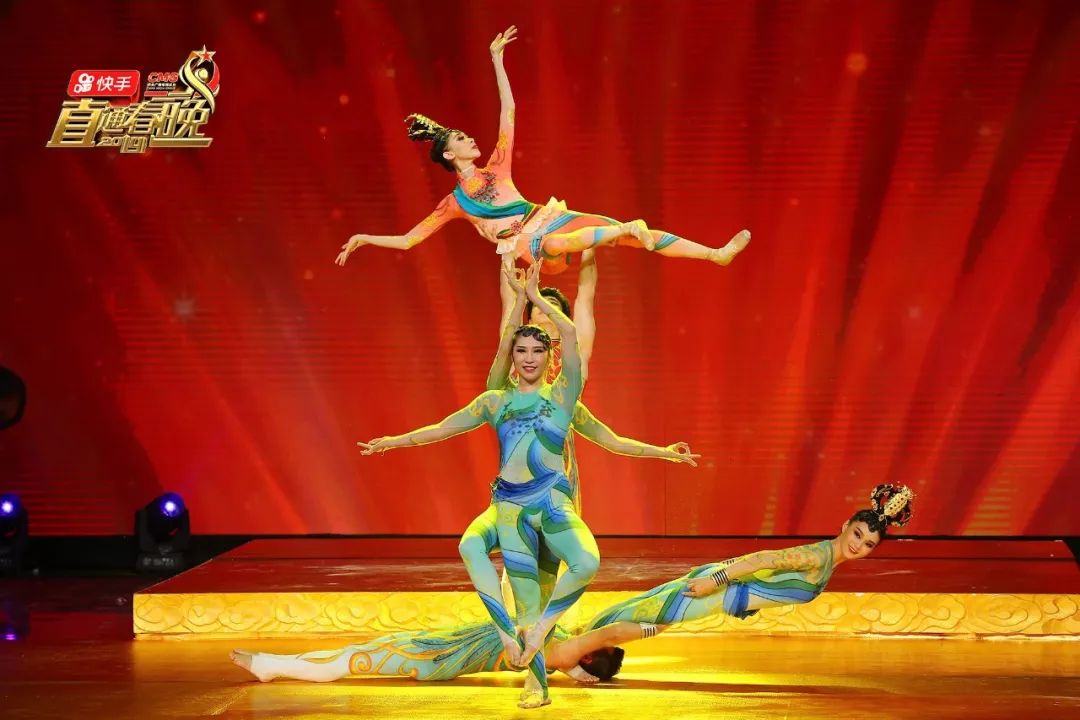 战旗歌舞团 来自搜狐网