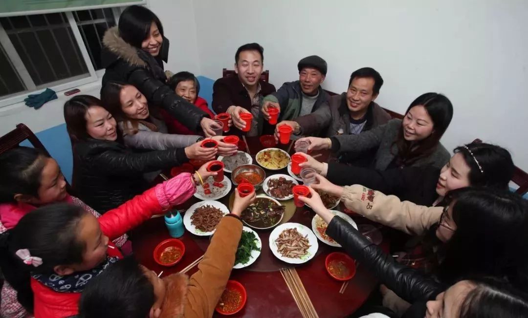 过年吃年夜饭也有风水讲究吃对了来年的饭碗就保住了