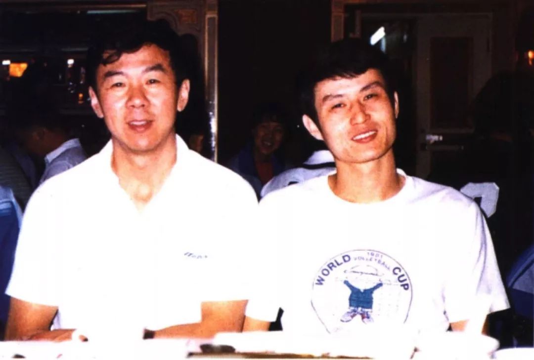 袁伟民自己原本是男排队员出身,执掌中国女排后,把女排当男排来练,从