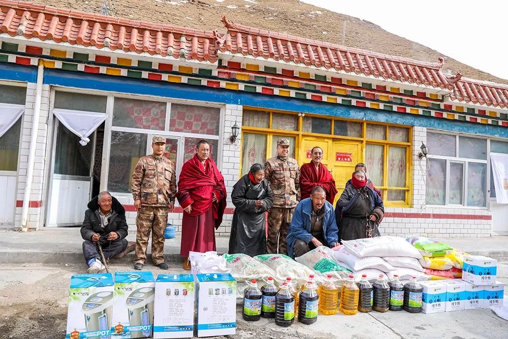 期间,还详细了解各乡镇民兵连(排)应对冰雪灾害准备,人员在位情况