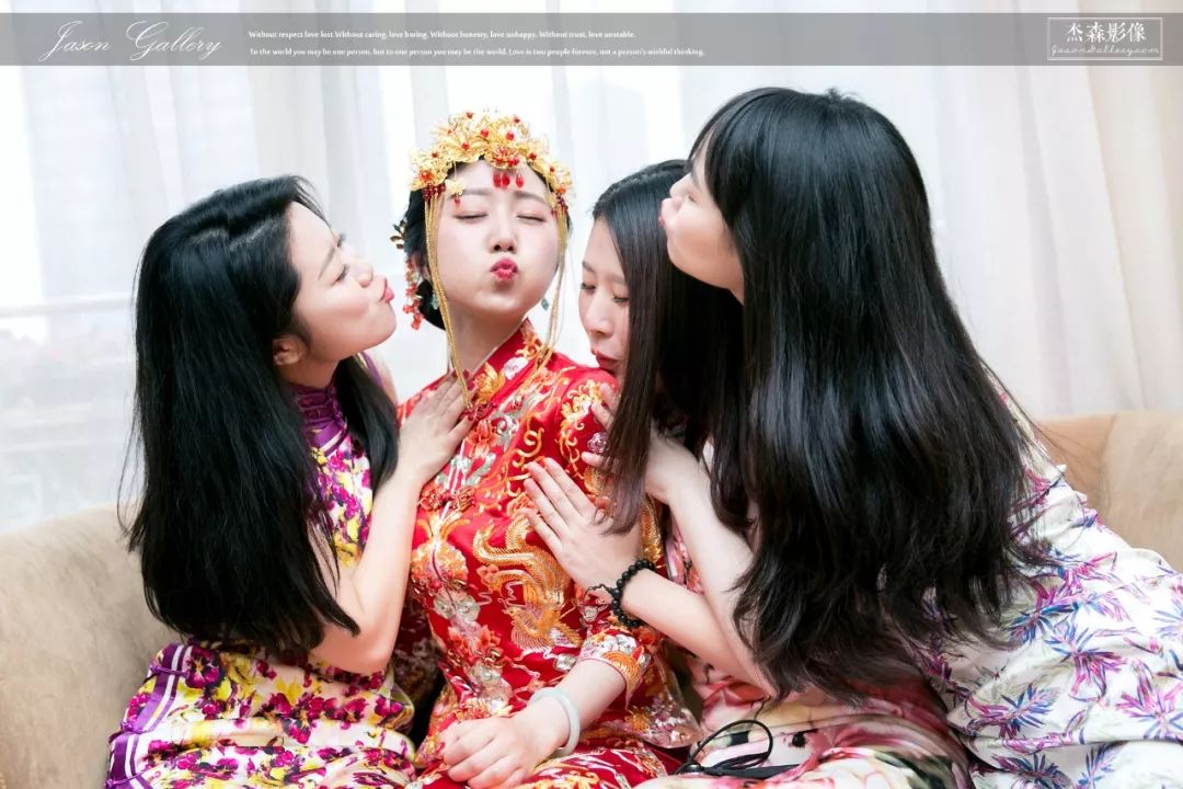 拒绝呆板伴娘团的创意拍照pose指南和姐妹们一起美上天