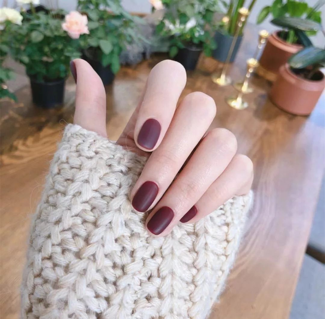 超好看的纯色磨砂甲,过年做也合适!_美甲