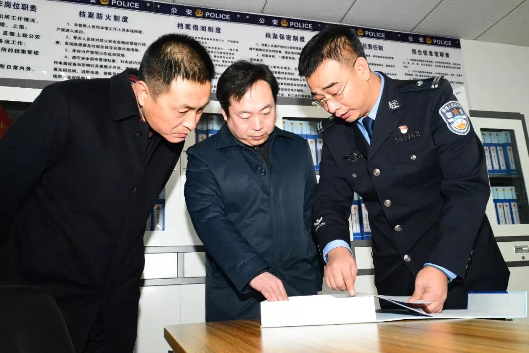 雄安新区雄县杨跃峰县长带队慰问一线执勤交警,民警