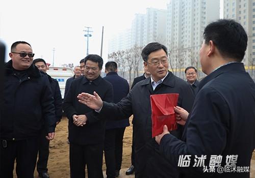 临沭县委书记刘飞走访慰问春节期间坚守岗位职工