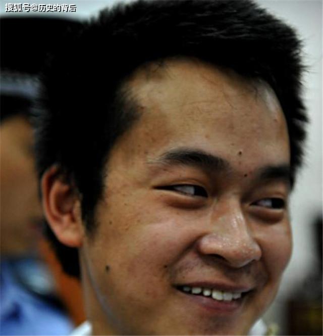 为寻求刺激杀人审判之际面带微笑得知判死刑之后还是吓坏了