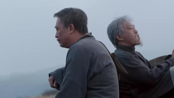 白鹿原两人去城里看望孙女陪鹿天明荡秋千开心的不得了