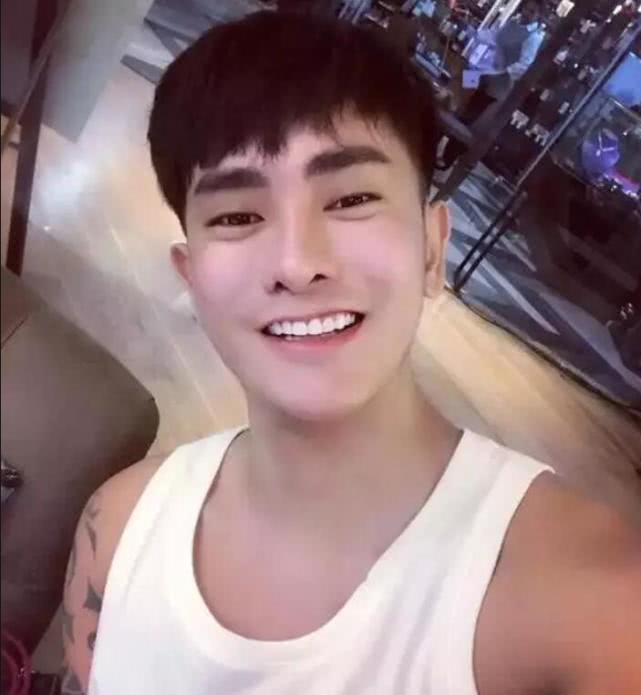 男子因长得太丑找不到工作,狠心整容30多次后,网友:想嫁_金旻昊