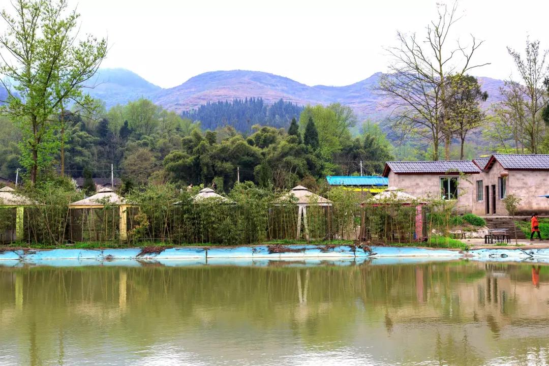 鄰水縣清水溪漂流位於鄰水縣梁板鎮清水村至兩河鎮大橋村,漂流全長約