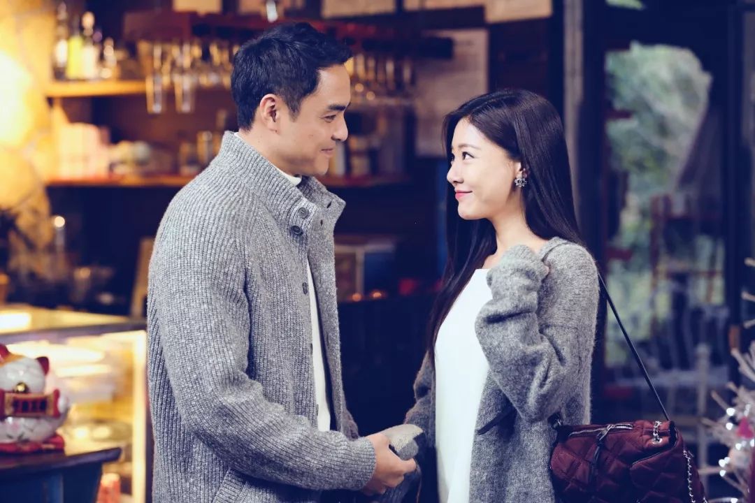 由靳东,江疏影主演的都市情感剧《恋爱先生》和姚晨,倪大红主演的家庭