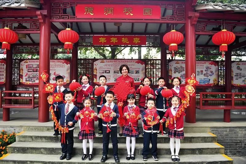 富宁小学送新春祝福南宁市星湖小学师生送新春祝福南宁市亭洪学校送