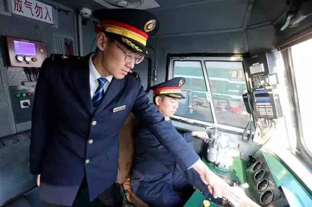 t9528次!立即停车!_列车