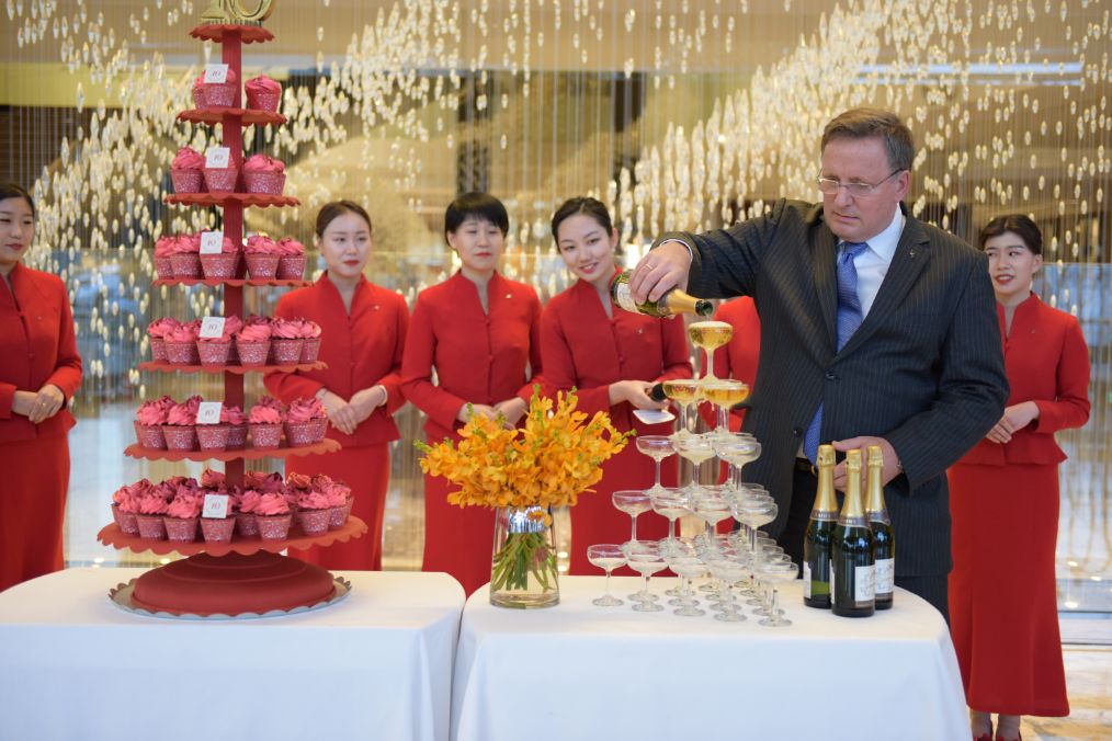 北京日出東方凱賓斯基酒店及雁棲島慶祝凱賓斯基紅衣女郎十週年