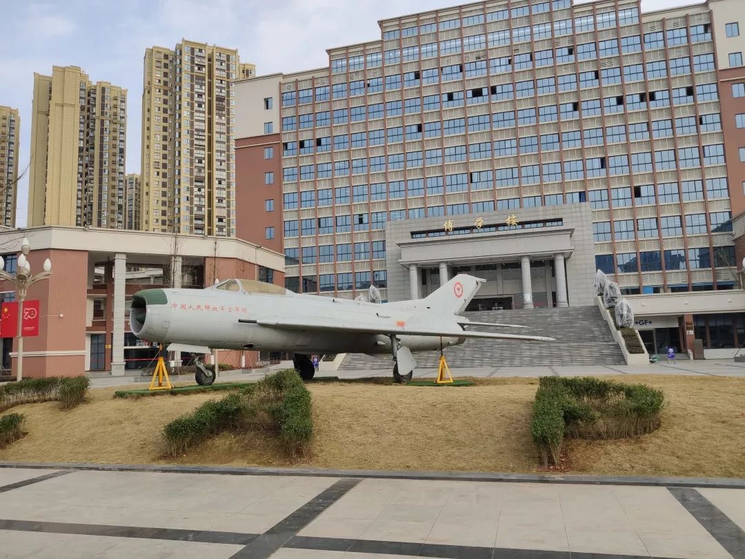 介绍完了这些,是不是对成都航院有了更多的了解呢,成航欢迎你的到来呦