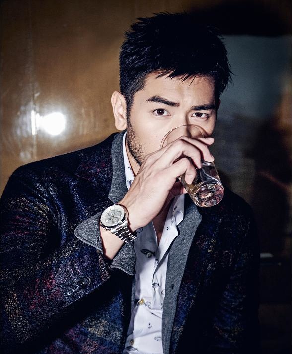 高以翔没胡子更好看?大学时期照片好帅,难怪驾驭得住"中年装"