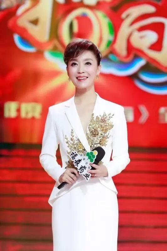 1996年考入河南广播电视台后,庞晓戈先后主持了《文化博览》,《艺术