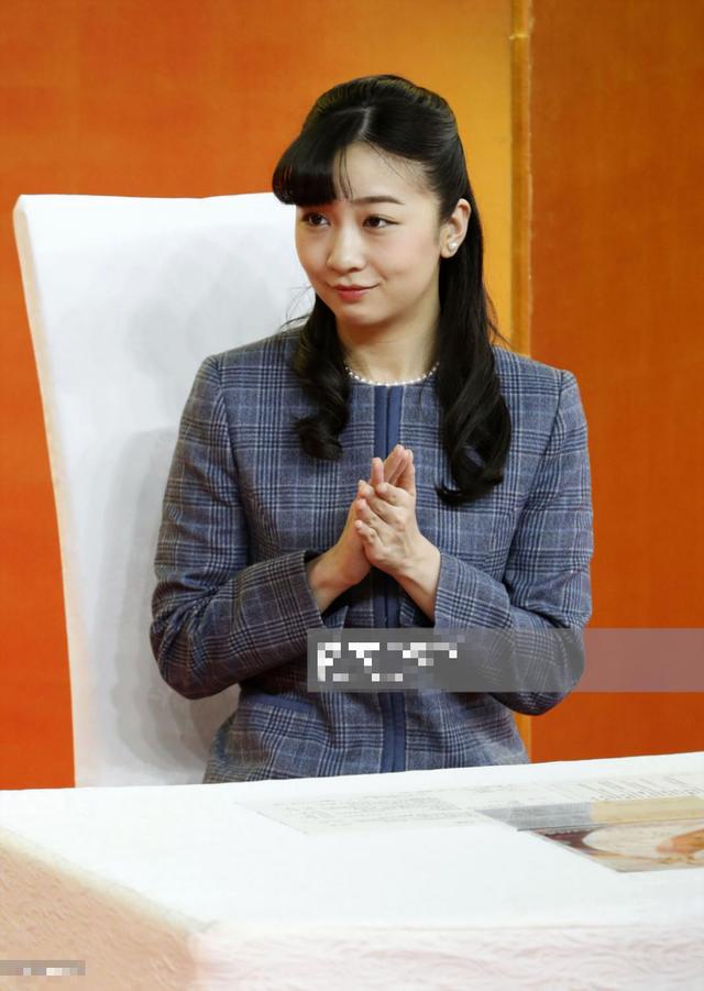 原创日本佳子公主颜值超在线蓝色套装这么老气都能驾驭清纯动人啊