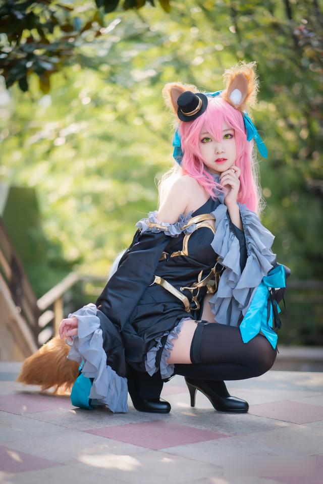 三位国人coser扮演的日本游戏fgo角色玉藻前造型相当漂亮哦