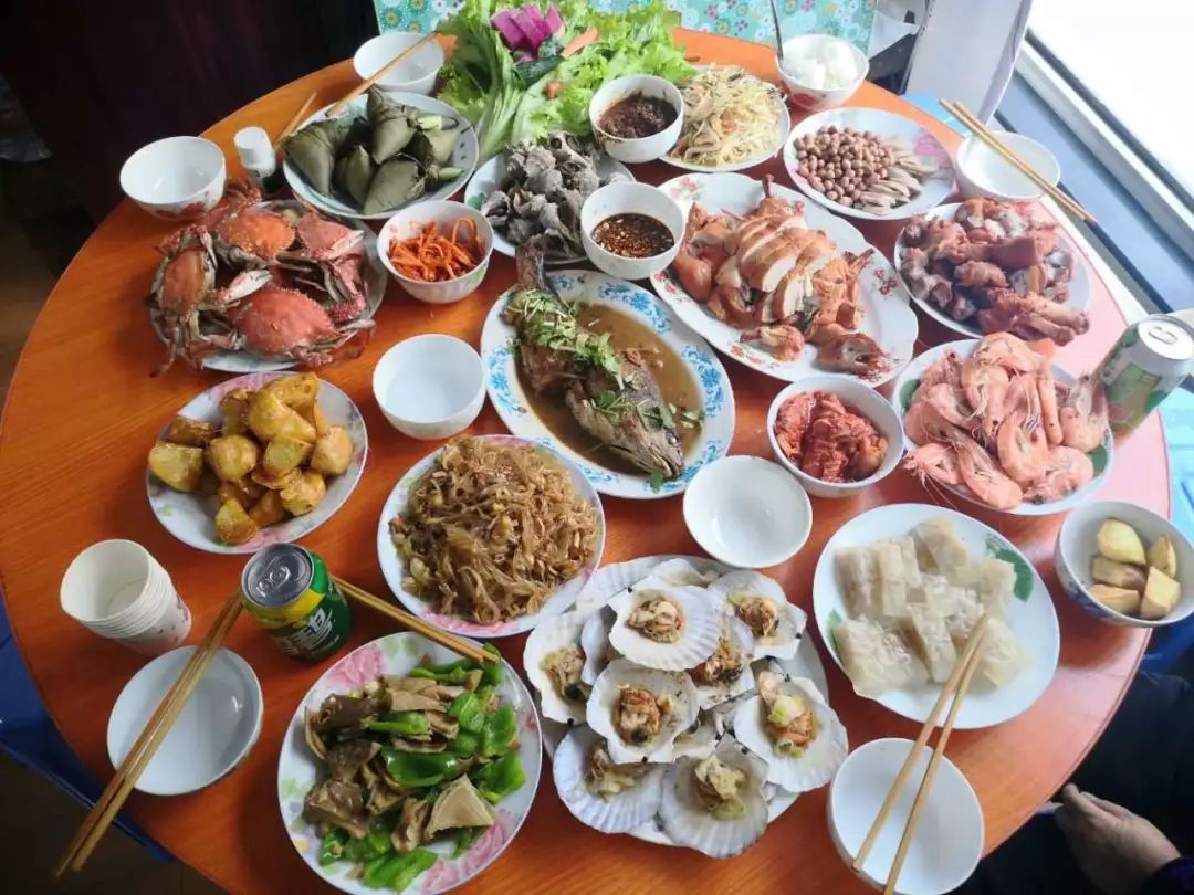 2020终于来了年夜饭背后真正的意义是全家的团聚,亲朋好友的祝福,全家