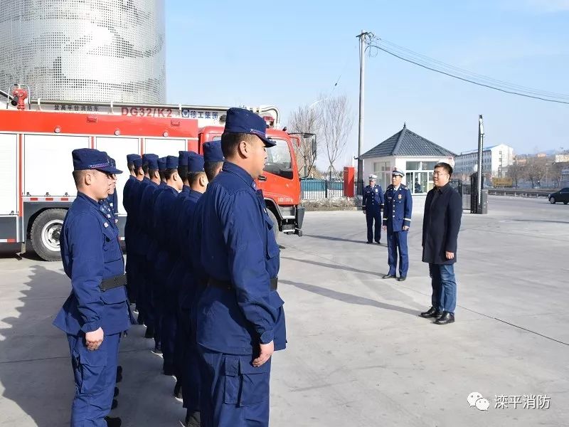 滦平县县委常委常务副县长曾庆鹏春节前夕亲切慰问滦平大队全体指战员