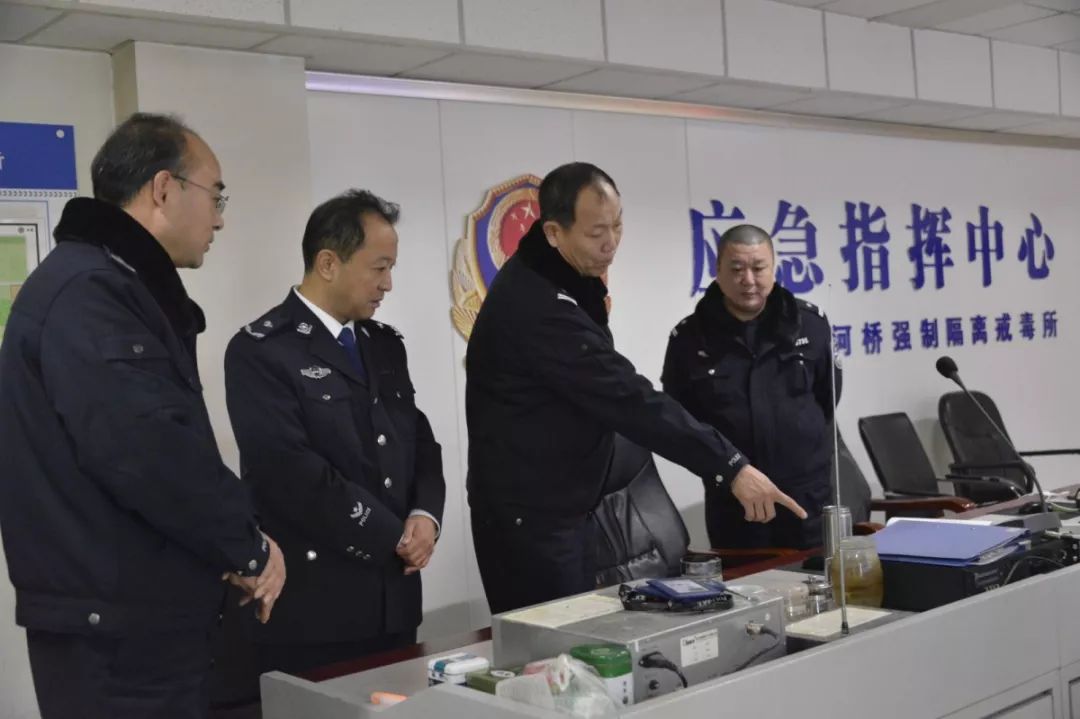 洛阳市司法局党组书记,局长白剑除夕慰问监狱戒毒单位干警