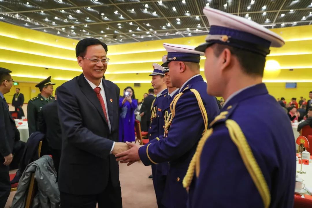李文江政委和基层指战员代表应邀参加省委省政府2020年春节团拜会