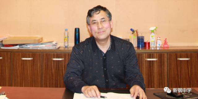 迎新庚子年鼠来送福气校长胡爱根党委书记余俊辉代表新钢中学给大家